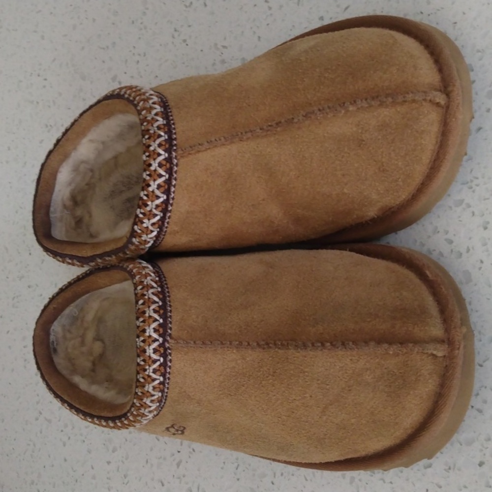 Tasman Slippers - Picture 2 of 12
